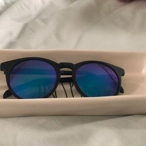 DIFF Sunglasses w/case